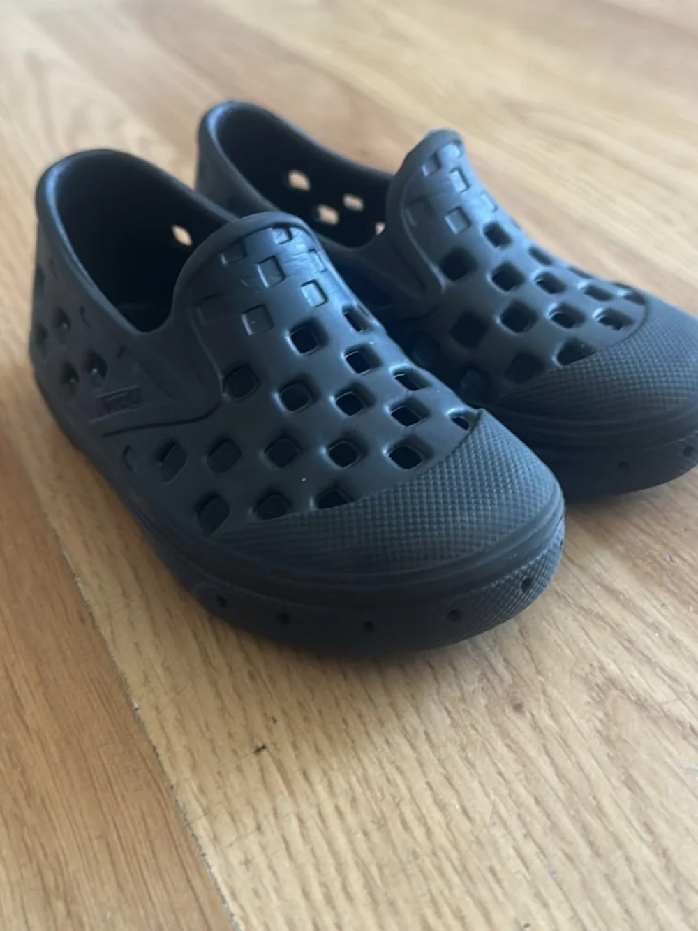 Vans Kids Black Slip-On water shoes